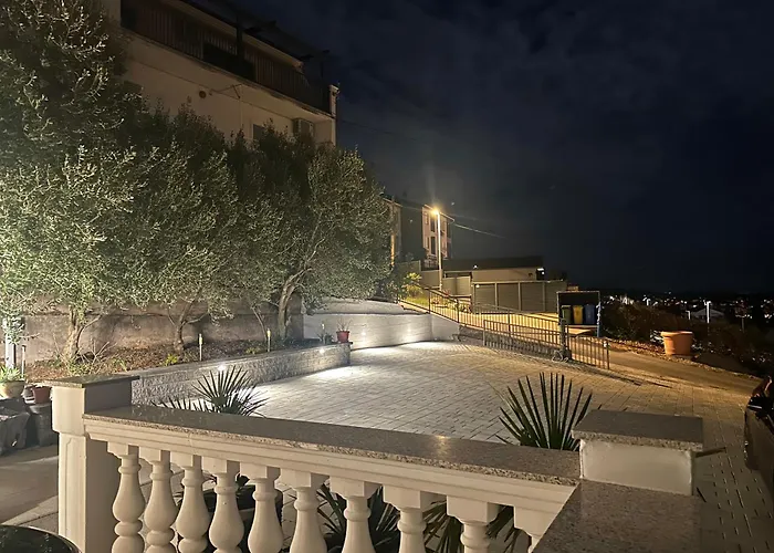 Apartments Lescanec
