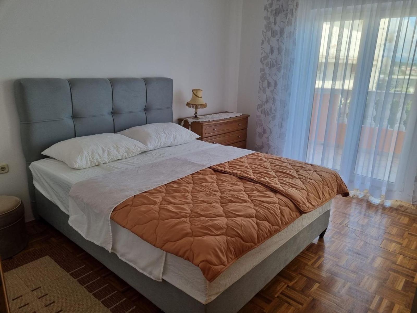 Lescanec Apartment *
